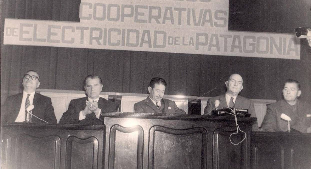 Flores Giménez con Pastor Gutiérrez, Dr. Fuentes, Dr. Solana ,entre otros.