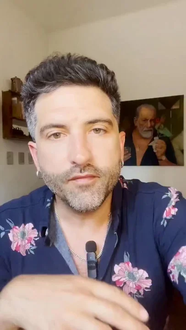 Quién es el psicólogo influencer "Doctor Chinaski" y cuáles son las graves acusaciones que investigan