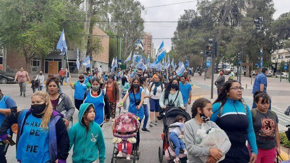 Barrios de Pie se moviliza en reclamo de puestos de trabajo