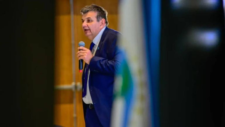 El gobierno de Neuquén bajó la deuda y el gasto para volcar los fondos a obras