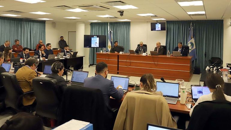 Estafa con planes sociales, el juicio: revisan los recibos de cheques a nombre de empleados públicos