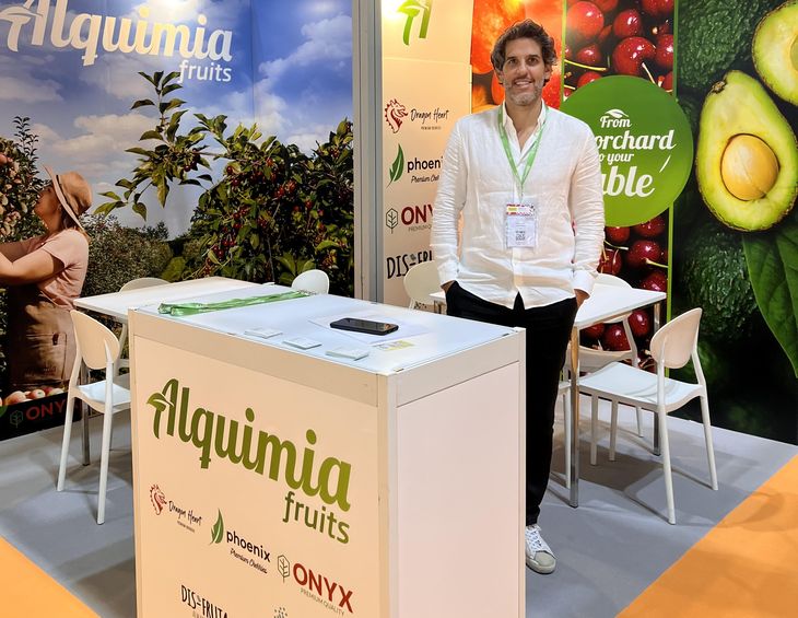 Pablo Cousiño participó de los dos días que duró la feria Asia Fruit Logistica y aseguró que China seguirá incrementando sus importaciones. Pablo Cousiño participó de los dos días que duró la feria Asia Fruit Logistica y aseguró que China seguirá incrementando sus importaciones.