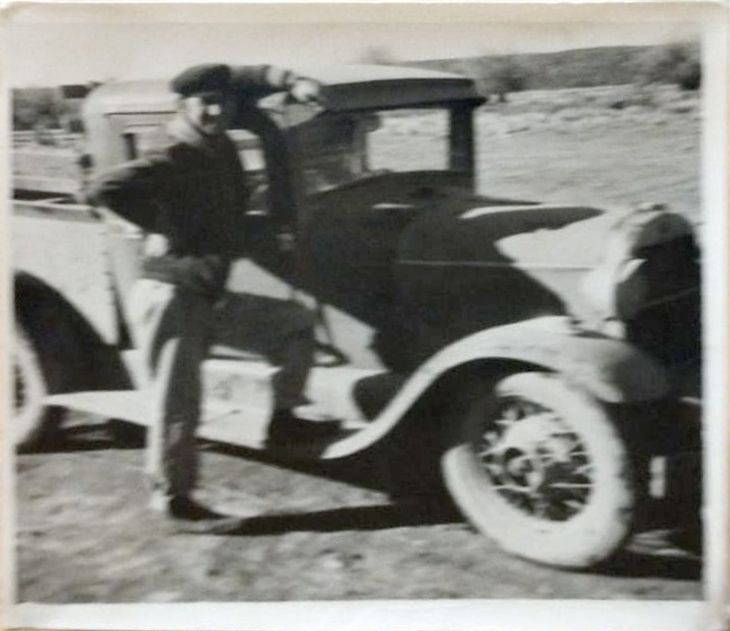 Testimonio fotográfico: Paulino en la Ford A. Foto: gentileza Testimonio fotográfico: Paulino en la Ford A. Foto: gentileza