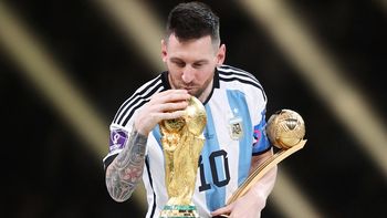 Tras ser el mejor jugador del Mundial, Lionel Messi podría llevarse un nuevo galardón. Tras ser el mejor jugador del Mundial, Lionel Messi podría llevarse un nuevo galardón.