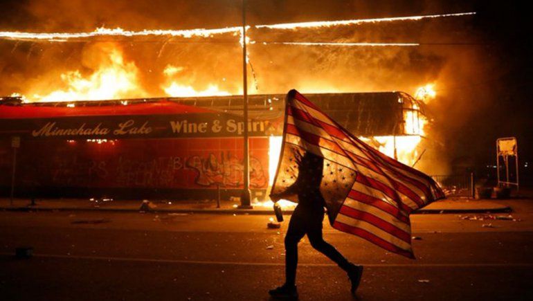 Estados Unidos: siguen las protestas y hubo incidentes en la Casa Blanca