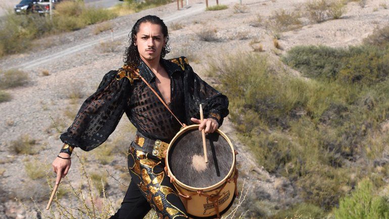 Enzo Nievas, el neuquino que conquista el mundo con el malambo