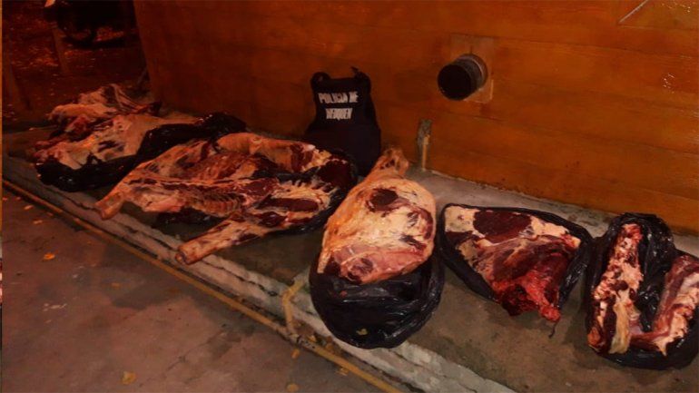 Intentó contrabandear 200 kilos de carne en una camioneta de alta gama