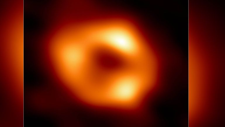 Encuentran el agujero negro más viejo del universo