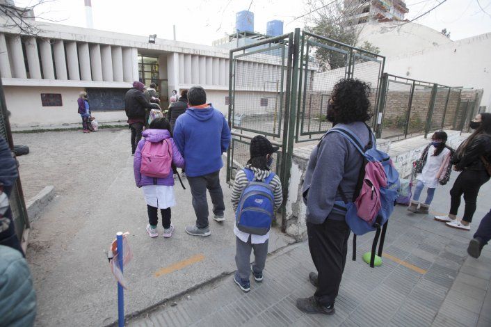 Vuelta a las aulas: ¿Cuántos docentes y alumnos están vacunados en Neuquén?