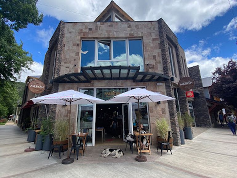La esquina de Merken en San Martín De Los Andes. La esquina de Merken en San Martín De Los Andes.