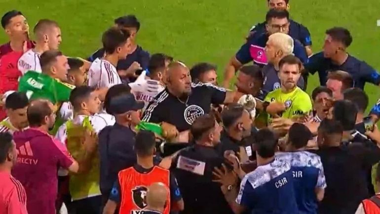 La pelea de los jugadores de River contra los de Independiente Rivadavia de Mendoza La pelea de los jugadores de River contra los de Independiente Rivadavia de Mendoza