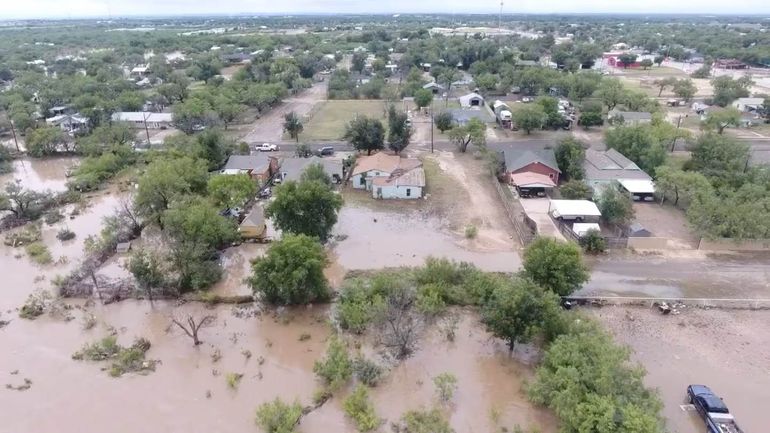 Inundaciones en Texas: 52 los muertos y 27 niñas de un campamento desaparecidas
