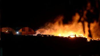 explosion e incendio en la papelera sanovo de cipolletti explosion e incendio en la papelera sanovo de cipolletti