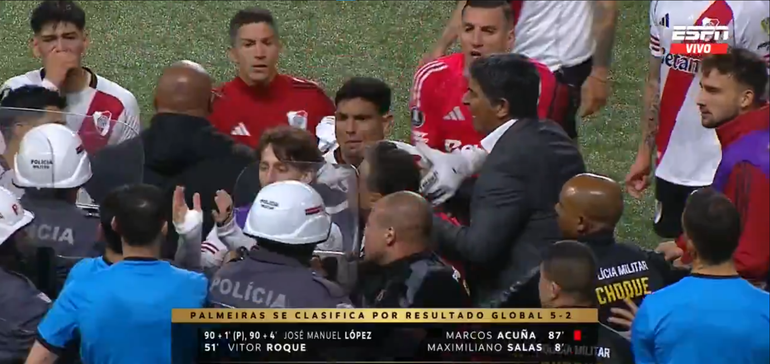 Escándalo en el final de River - Palmeiras.