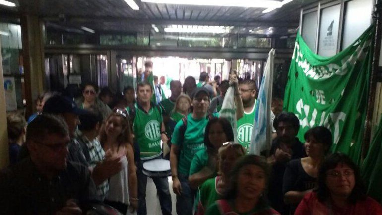 Estatales de Salud paran por 24 horas por el convenio colectivo de trabajo