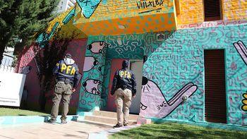 allanan un hostel en el alto neuquino y detienen a dos mujeres rusas vinculadas a la secta allanan un hostel en el alto neuquino y detienen a dos mujeres rusas vinculadas a la secta