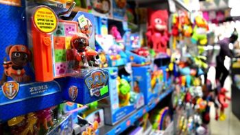 Juguetes retirados del mercado internacional siguen disponibles para familias argentinas a través del comercio online. Juguetes retirados del mercado internacional siguen disponibles para familias argentinas a través del comercio online.