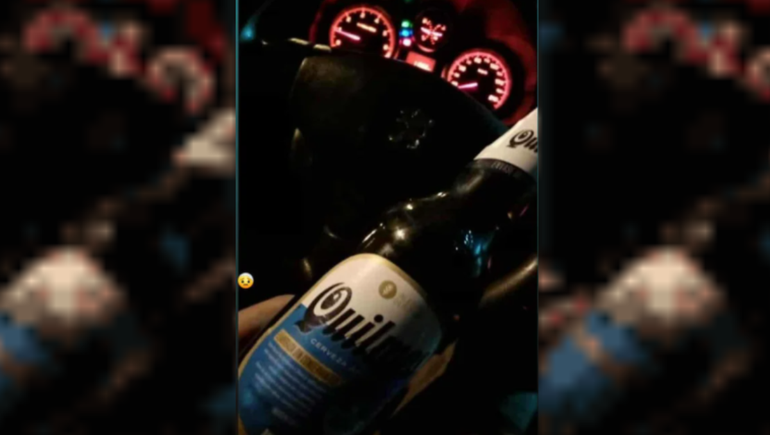 Una de las fotos comprometedoras que publicó el joven conductor de Comodoro Rivadavia. Una de las fotos comprometedoras que publicó el joven conductor de Comodoro Rivadavia.