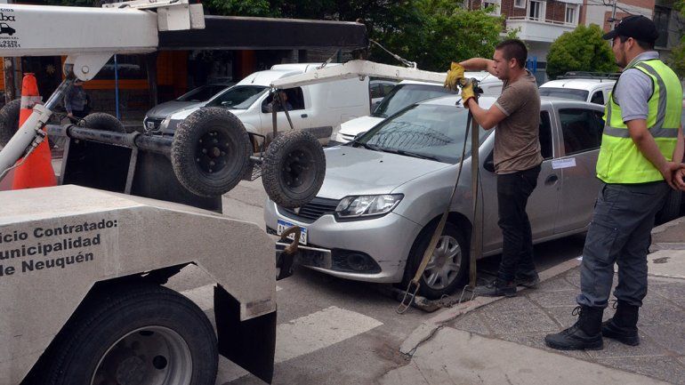 Tres mil multas por mes por mal estacionamiento