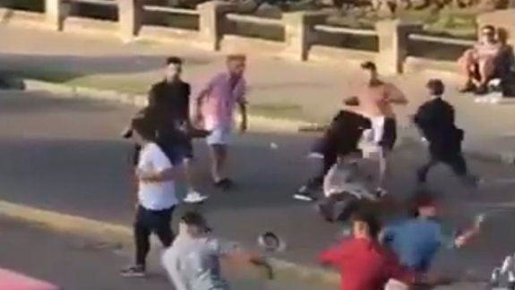 Video: argentinos a las piñas en la costa uruguaya