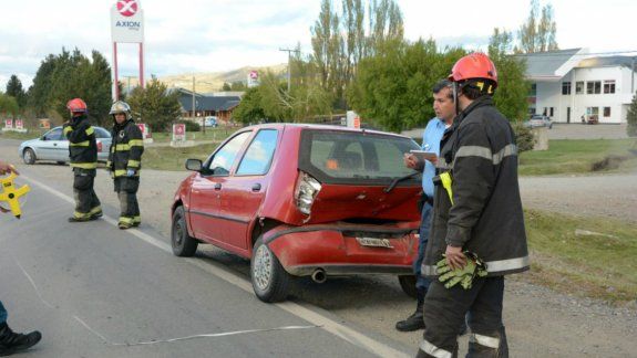 Un perro se cruzó en la ruta 40 y produjo un accidente de tránsito
