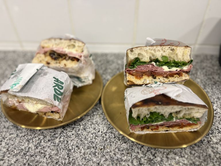 La primera focacceria de la zona y algunos de sus sándwiches estelares en Cipolletti La primera focacceria de la zona y algunos de sus sándwiches estelares en Cipolletti