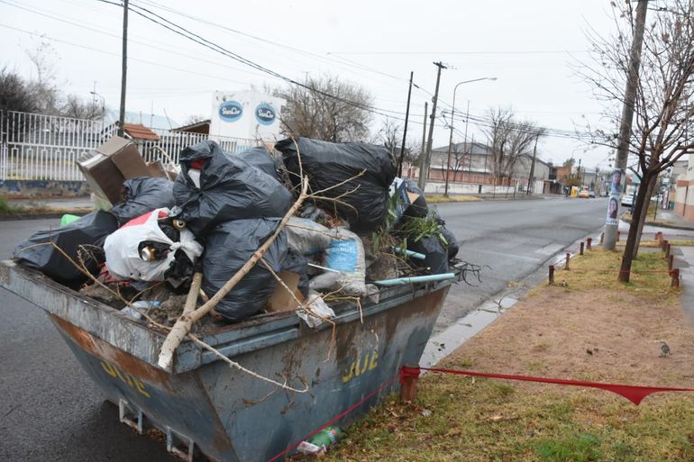 Cestos repletos de basura Cestos repletos de basura