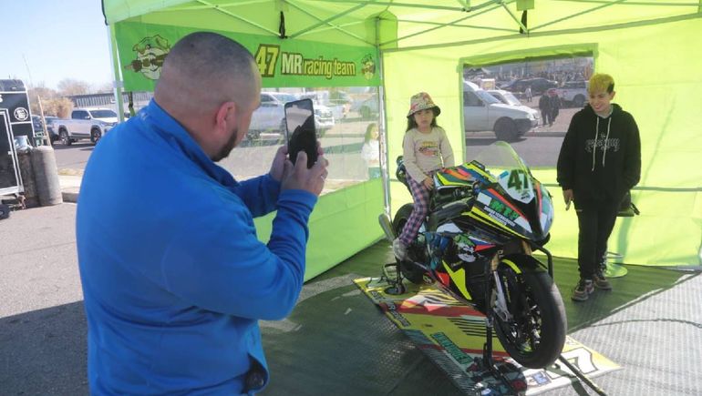 Parte del evento en la Isla 132 de los karting y autos. Parte del evento en la Isla 132 de los karting y autos.