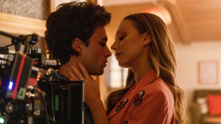 Carla y Samuel es uno de los cortos previos a Élite 4