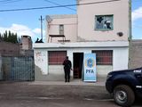 La vivienda allanada en Villa Regina por la Policía Federal. Secuestraron cocaína, marihuana y un arma. Dos mujeres están imputadas. 