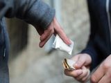 Encienden la alarma por el creciente consumo de droga y alcohol entre los sectores más desfavorecidos de la población.