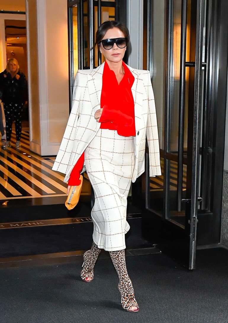 Una auténtica fanática de esta tendencia es Victoria Beckham, quien actualizó los peep-toe al espíritu contemporáneo. Una auténtica fanática de esta tendencia es Victoria Beckham, quien actualizó los peep-toe al espíritu contemporáneo.