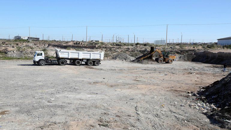 En Centenario hay varias canteras: la municipal se utiliza para sacar material para el relleno de calles y obras. Está en medio de los barrios.