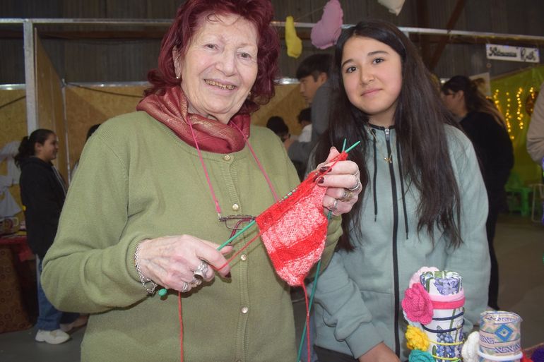 A sus 83 años, Elva hace tejidos a dos agujas y a croché. También confecciona bijouterie, escarpines y chuflines, A sus 83 años, Elva hace tejidos a dos agujas y a croché. También confecciona bijouterie, escarpines y chuflines,