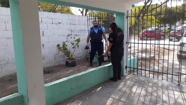 Criminalística de San Antonio hizo pericias ayer en la casa de los damnificados. Foto revista THC.&nbsp;