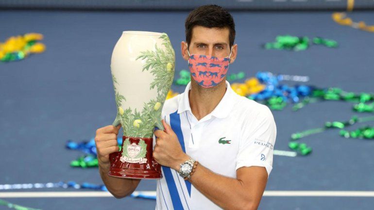 Djokovic, una máquina: 23 triunfos este año, invicto y campeón