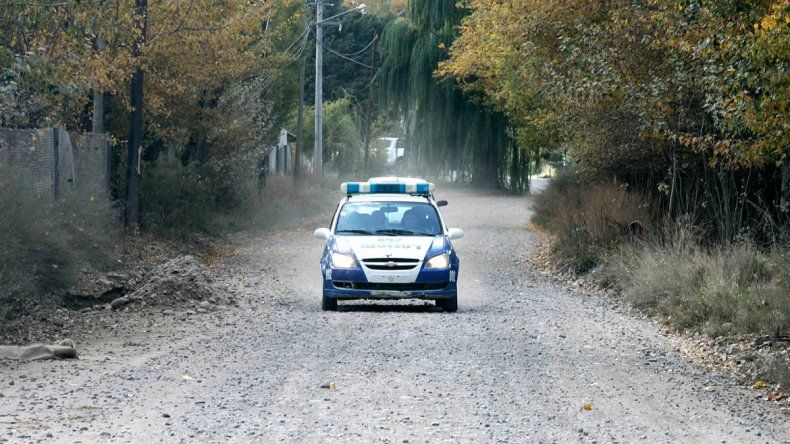 Acosó y persiguió en auto a una joven en Centenario