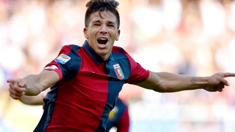 La clavó en el ángulo