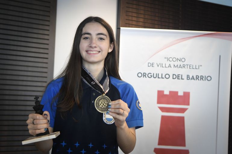 La campeona mundial de ajedrez Candela Francisco volvió al país
