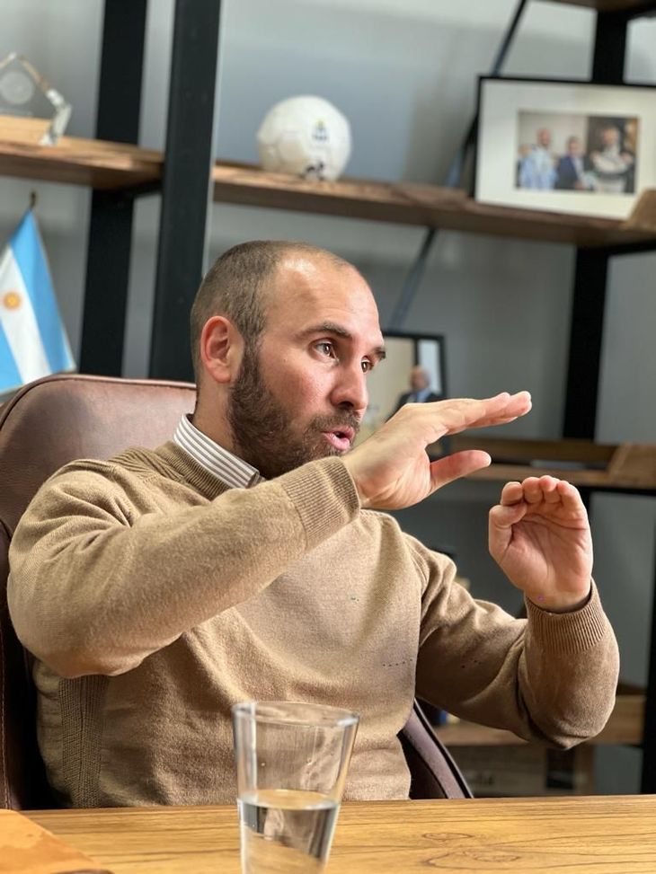 Guzmán, lejos de las pujas políticas, comentó las causas de la crisis estructural que sufre la Argentina hace más de medio siglo. Guzmán, lejos de las pujas políticas, comentó las causas de la crisis estructural que sufre la Argentina hace más de medio siglo.