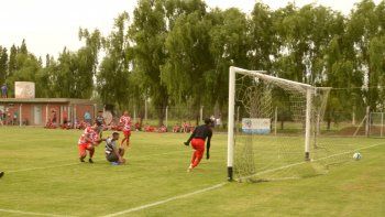 Romero vence casi desde el piso a Ceferino Arregui. Romero vence casi desde el piso a Ceferino Arregui.