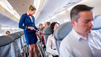 Las polémicas exigencias de una conocida aerolínea con sus azafatas