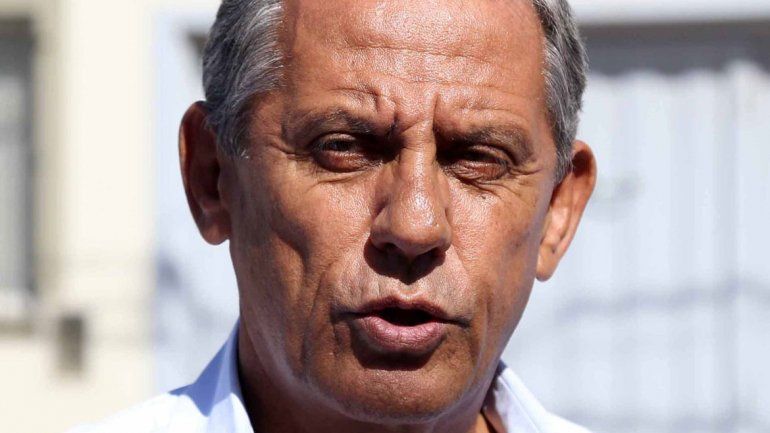 Pechi pide que le paguen deudas.