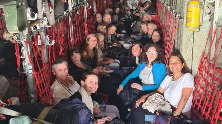 Setenta pasajeros viajan en el primer vuelo de repatriación de argentinos desde Israel. Setenta pasajeros viajan en el primer vuelo de repatriación de argentinos desde Israel.