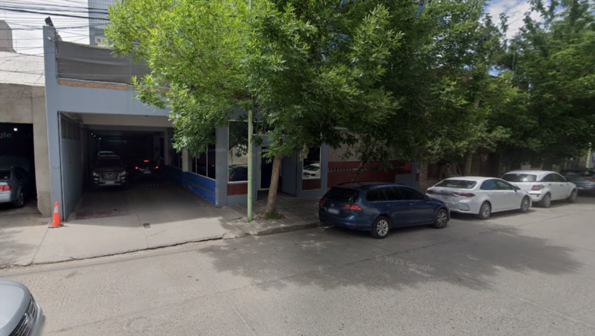 Intentó salir del estacionamiento