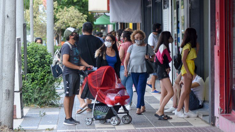 Con 228 nuevos casos, los activos no superan los 2 mil en Neuquén