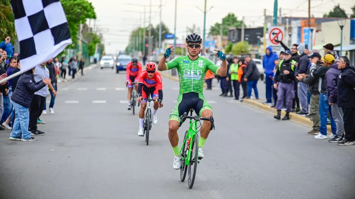 Cutral Co: Cobarrubia dominó la etapa inicial de la Vuelta Ciclistica