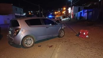 El Chevrolet que atropelló y arrastró dos cuadras a un repartidor en Comodoro Rivadavia. El Chevrolet que atropelló y arrastró dos cuadras a un repartidor en Comodoro Rivadavia.