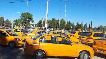 taxistas se movilizaran en el centro neuquino: pedimos que salgan a atrapar los uber