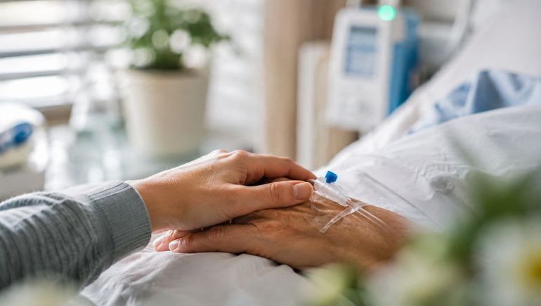 El debate sobre la eutanasia volvió a instalarse en Argentina a partir de una campaña que busca impulsar una ley para regular la asistencia médica para morir.